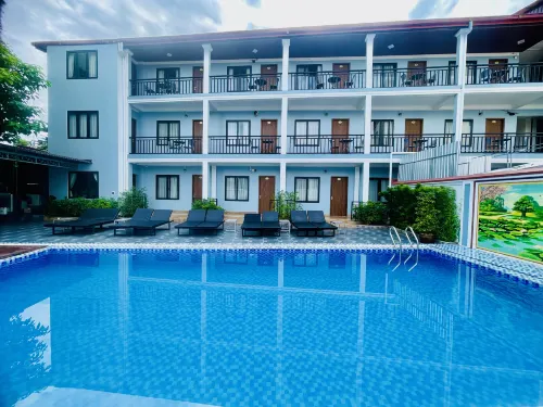 Avenue Hotel Vang Vieng - piscine