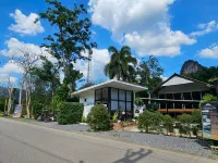 Nahm Khao Sok Hostel and Camping - Mountain view