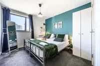 B1 Balcony Flat | Mailbox, Cube & City Break - balcony