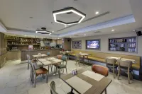 Ramada by Wyndham Istanbul Old City - bar