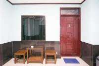 RedDoorz near Mikie Holiday Funland Berastagi - 2-Star