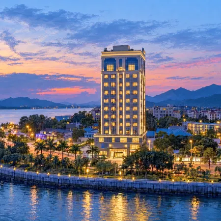 Seaside Sunlight Panorama Holiday Hotel (Shanwei Erma Road Food Street Branch)