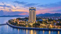 Seaside Sunlight Panorama Holiday Hotel (Shanwei Erma Road Food Street Branch) - Parking