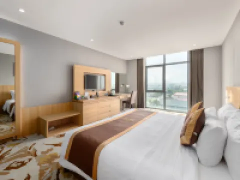 The Reed Hotel Hotels near Quảng trường Đinh Tiên Hoàng