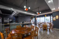 Wayalu Theme Hotel (Forest Lake Branch on March 3rd Avenue, Wuzhishan)