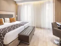 Catalonia Plaza Mayor Hotels near Neptuno Square