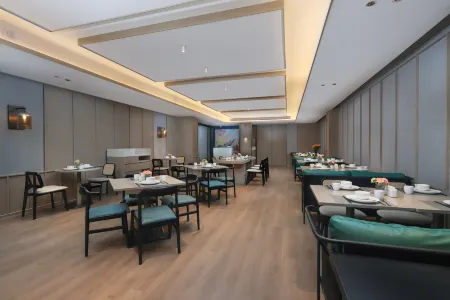 Country Inn & Suites by Radisson Hotel (Wuhan Changfu Industrial Park) Отели рядом с достопримечательностью «Jiuzhen Forest Park»