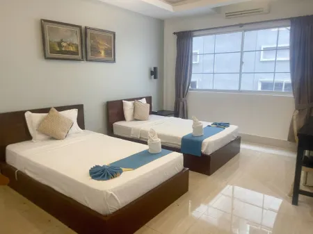 Best Central Point Hotel Отели рядом с достопримечательностью «Уот Ауналом Монастери»