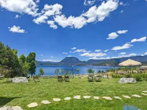 Lugu Lake Fruitsinn
