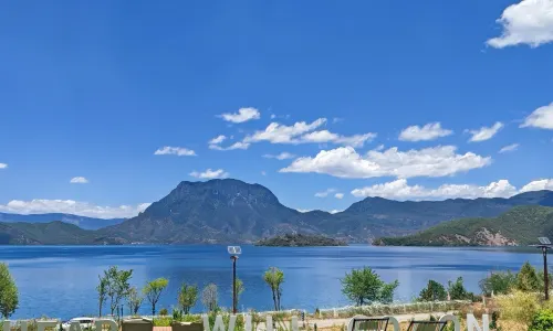 Lugu Lake Fruitsinn