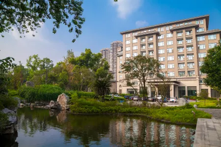 Zigong Tanmulin Hotel Отели рядом с достопримечательностью «Zigong Colored Lantern Park»