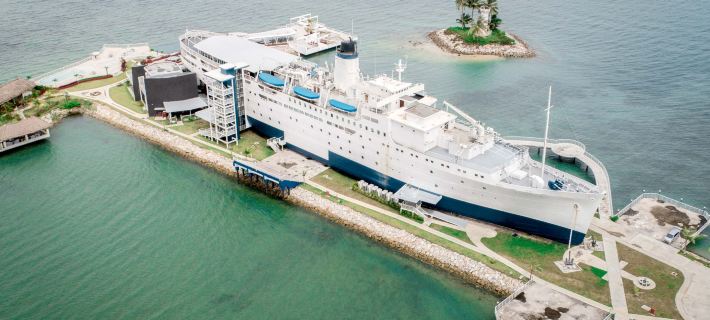 Doulos Phos The Ship Hotel Hotels in Bintan