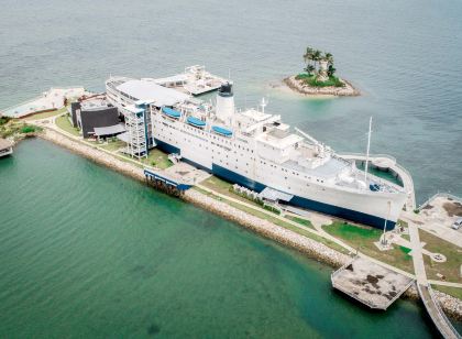 Doulos Phos The Ship Hotel