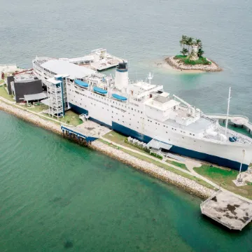 Doulos Phos The Ship Hotel