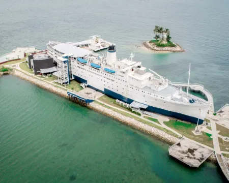 Doulos Phos The Ship Hotel Hotels in Bintan