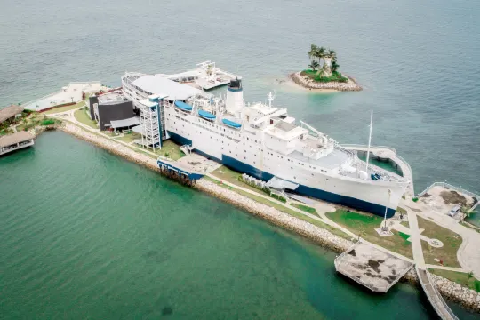 Doulos Phos The Ship Hotel