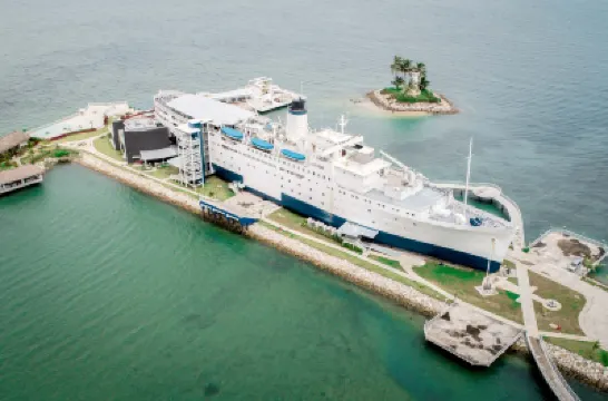 Doulos Phos The Ship Hotel Отели рядом с достопримечательностью «Залив Treasure»