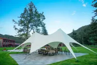 Jonni Banner Brinka Hotel
