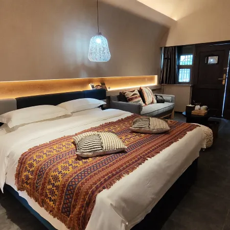 Hukou Waterfall Ancient Ferry Homestay