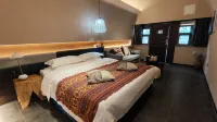 Hukou Waterfall Ancient Ferry Homestay Hotels in Yichuan