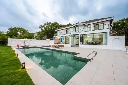 Dianshan Lake Jiuyue Shiguang · Lakeside Swimming Pool Party Resort Villa Отели рядом с достопримечательностью «Xiangban Jijiadun»