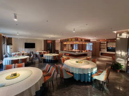 Longhu Sunny Holiday Hotel Отели рядом с достопримечательностью «Anhui Vocational College of Electronics and Information Technology»