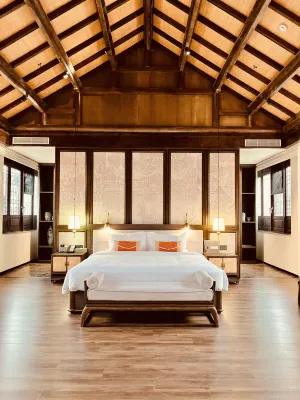 Juxian Laoshe Tea House Hotel (Juguo Ancient City Shop) فنادق في مديرية جيُ