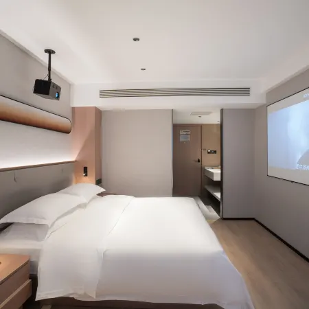 Yuewutong Hotel (Xuchang Cao Wei Ancient City Fat Donglai Renmin)