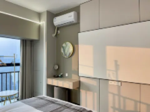 Wenjing Skyview Riverside Hotel (Wuyi Square Peiyuan Bridge Metro Station Branch)