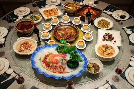 Twelve Rooms·Designer Art Aesthetics Hotel (Anji Fantasy Jialebi Store) Отели рядом с достопримечательностью «Anji Library»