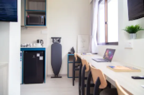 Coliwoo Hotel Pasir Panjang Hotels near CryoWerx