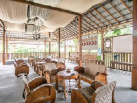 Joglo Ndalem Sabine Syariah Hotels in Piyungan