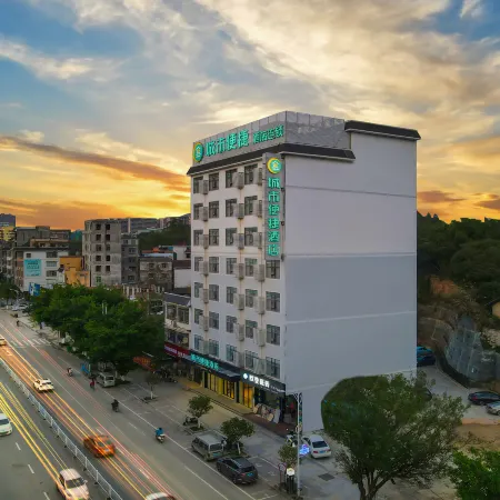City Comfort Inn Hotel (Luchuan Wenquan Plaza Railway Station)