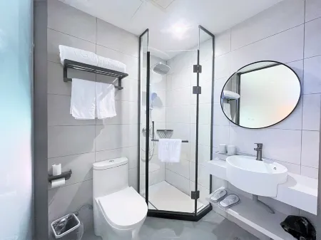 G Hotel (Taiyuan Jiefang North Road Taigang East Gate Branch) Отели рядом с достопримечательностью «Shanxi Light Industry Vocational and Technical Institute»