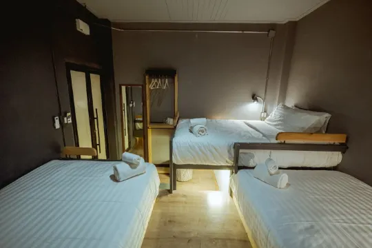 ห้องสแตนดาร์ดสำหรับสามคน ห้องน้ำรวม