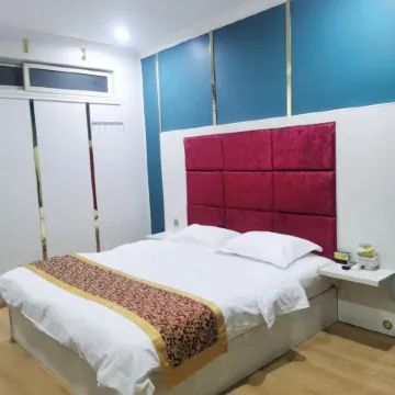 Yanting Fenghua Business Hotel