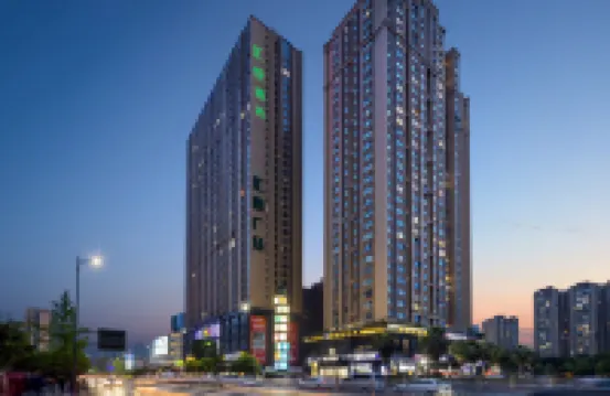Hui Yue Hotel (Hui Rong Plaza, Chengdu Phoenix Mountain Sports Park) Hotels near Huanghua Commercial Street