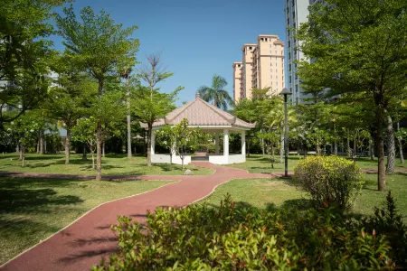 The Q Hotel & Suite Vientiane Отели рядом с достопримечательностью «Будда-парк»