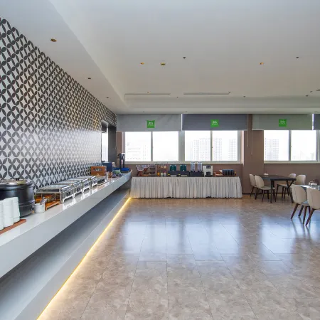 Ibis Styles Hotel (Yancheng Dongtai Gulou Pedestrian Street) Отели в г. Донтай
