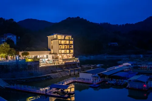 Qiandao Linglong Red Leaf Bay B&B (Qiandao Lake Branch)