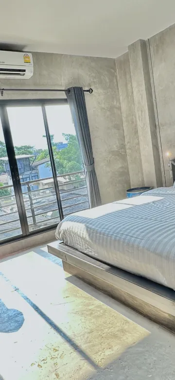ห้องดีลักซ์ เตียงใหญ่ 1 เตียง
