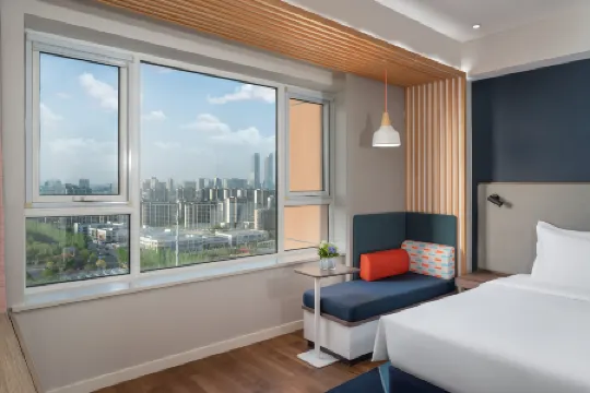 銀川中心智選假日飯店（高鐵站銀川九中店）