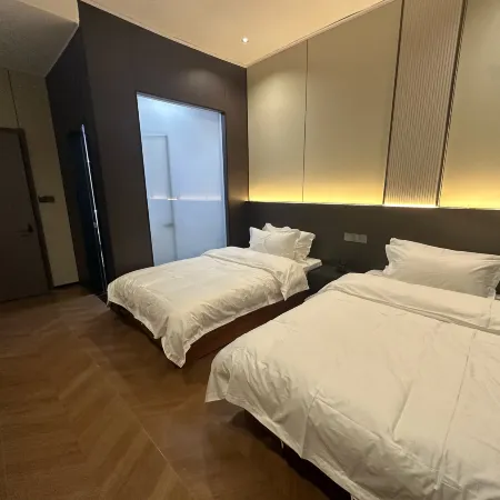 Yishui HongRi Business Hotel