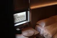 Shaner Cloud Garden Hotel (Luoyi Ancient City Lijingmen Shizi Street Branch)