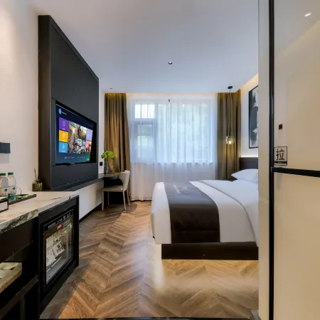 W Design Hotel (Qinyang Bus Station)