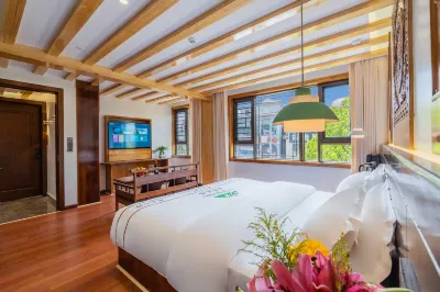 야시 호텔 (리장 고성 다수이처 지점) 리장 고대 도시 라이온 마운틴 전망대 주변 호텔