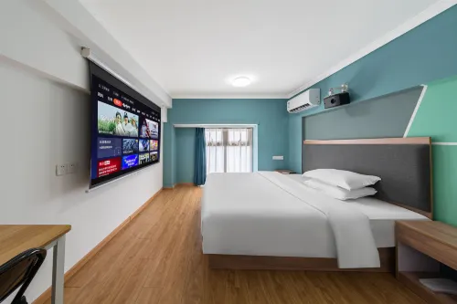 Huamanli Movie Homestay (Fuwai Huazhong Cardiovascular Hospital Jingen Hospital)