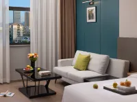 Huizhou Four Seasons Maple Hotel（Huizhou High Speed Rail Station Xinghe Coco Store） Hotels near Danshui