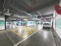 Vienna International Hotel (Wenchang) - parking