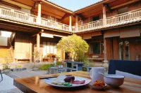 Shaxi Ancient Town Qingyun Homestay - bar